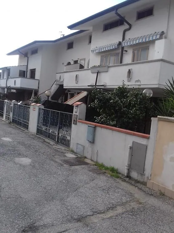 Affittacamere Da Laura Torre del Lago Puccini 0*,  Italia